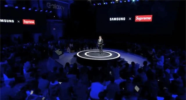 Sự kiện hợp tác giữa Samsung Trung Quốc và thương hiệu thời trang Supreme bị cư dân mạng bóc mẽ.