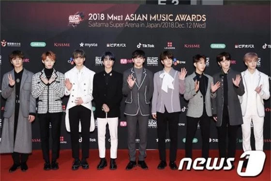 Thảm đỏ MAMA 2018 tại Nhật: Mỹ nhân kém nổi lấn át Lee Sung Kyung vì sexy bùng nổ, BTS, Park Bo Gum quá đẳng cấp - Ảnh 21.