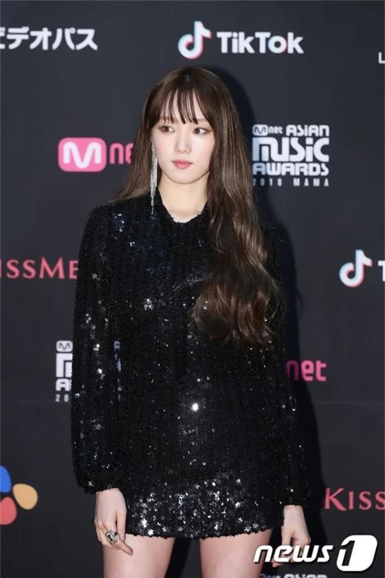 Thảm đỏ MAMA 2018 tại Nhật: Mỹ nhân kém nổi lấn át Lee Sung Kyung vì sexy bùng nổ, BTS, Park Bo Gum quá đẳng cấp - Ảnh 5.