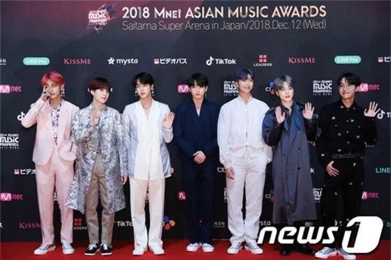 Thảm đỏ MAMA 2018 tại Nhật: Mỹ nhân kém nổi lấn át Lee Sung Kyung vì sexy bùng nổ, BTS, Park Bo Gum quá đẳng cấp - Ảnh 9.