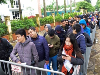 Người hâm mộ 'co ro' chờ nhận vé trận chung kết lượt về AFF Cup 2018