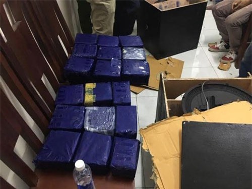 Bắt quả tang 2 đối tượng vận chuyển 19kg ma túy tổng hợp