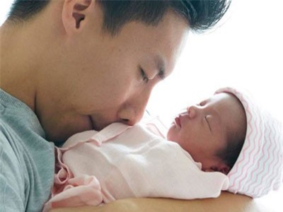 Lá thư đầy xúc động của 'hoàng tử xiếc' Quốc Nghiệp gửi con gái mới chào đời