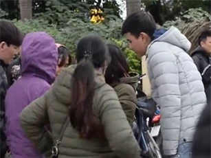 Clip: 7 triệu đồng mỗi cặp vé xem chung kết AFF Cup làm 'dân phe' phải lắc đầu