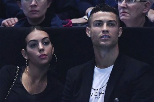 C.Ronaldo bất ngờ tránh né chuyện lấy vợ