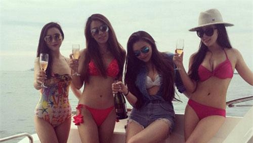 Cuộc sống giàu sang khó ai bì kịp của các tiểu thư “lá ngọc cành vàng” Trung Quốc