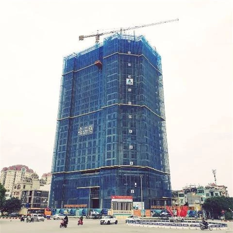 Dự án D’. El Dorado I tọa lạc tại ngã tư Lạc Long Quân – Nguyễn Hoàng Tôn đang được thi công đảm bảo tiến độ đề ra Dự án D’. El Dorado I tọa lạc tại ngã tư Lạc Long Quân – Nguyễn Hoàng Tôn đang được thi công đảm bảo tiến độ đề ra
