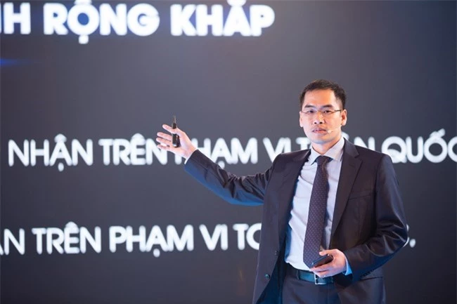 Ông Trần Minh Trung, Tổng Giám đốc Công ty VinSmart, cho biết năm 2019 VinSmart dự kiến ra thêm 10 mẫu điện thoại thông minh tiếp theo (ảnh TL)