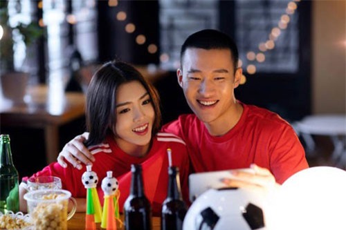 Tỏ tình theo kiểu "dù Việt Nam thắng hay thua thì hãy yêu nhau nhé", chàng trai nhận ngay cái kết bất ngờ