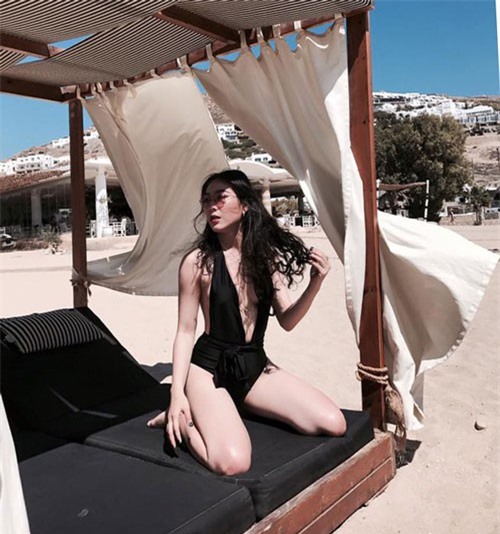 Nữ tiếp viên xinh đẹp mang 2 dòng máu Việt - Hoa, sở hữu thân hình nuột nà