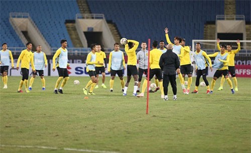 Cầu thủ Malaysia lộ vẻ căng thẳng khi trở lại Mỹ Đình