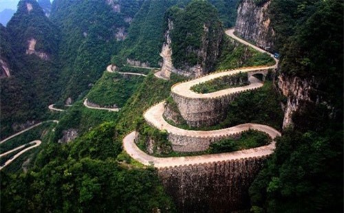 Clip: 'Tận mục' Thiên Môn Sơn - cung đường nguy hiểm nhất hành tinh