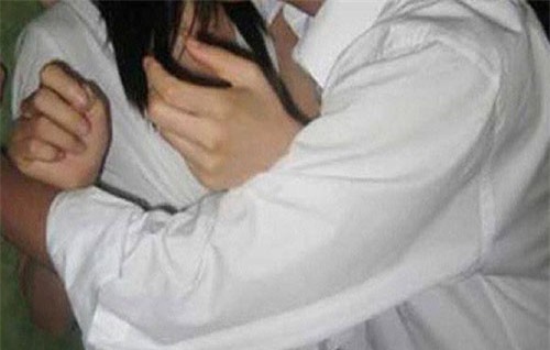 Yêu thề sống chết, bạn gái có bầu liền "bỏ con chạy lấy thân"