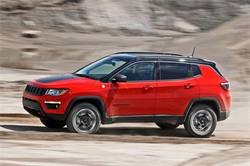 8. Jeep Compass (doanh số: 3.093 chiếc).