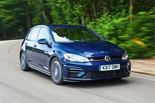 9. Volkswagen Golf (doanh số: 2.987 chiếc).