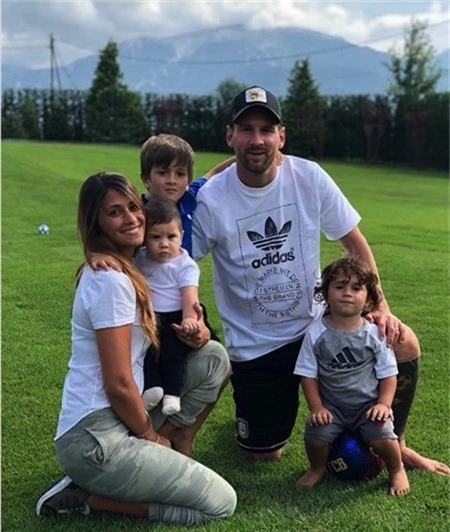 Messi cùng gia đình thường xuyên vi vu khắp chốn