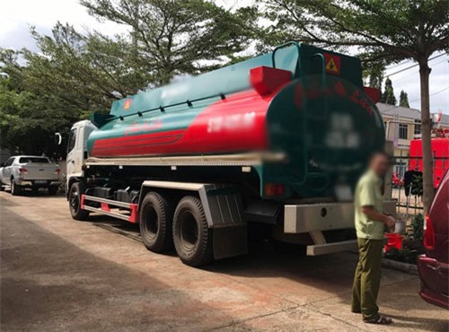 Đắk Lắk: Tạm giữ chiếc xe bồn chở theo 20.000 lít xăng nghi là hàng lậu