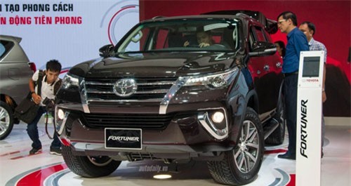 Phân khúc SUV 7 chỗ ngồi, Toyota Fortuner vẫn không có đối thủ