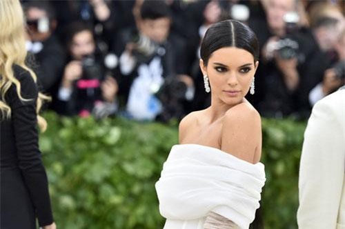 10 siêu mẫu kiếm tiền giỏi nhất thế giới năm 2018: Kendall Jenner 'vô đối'