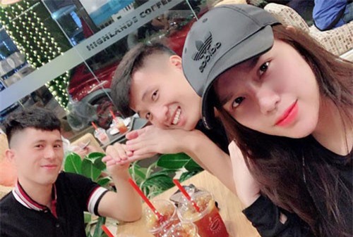 Dễ thương như Tư Dũng: Đi cắt tóc cùng Đình Trọng nhưng vẫn không quên gửi ảnh "báo cáo" bạn gái