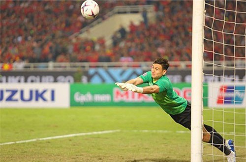 Việt Nam vô địch AFF Cup 2018: Người gác đền Văn Lâm được gọi tên vì giữ sạch mảnh lưới xuất thần