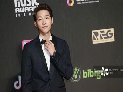 Song Hye Kyo chắc hẳn sẽ tự hào biết mấy khi biết chồng mình được khen nức nở thế này