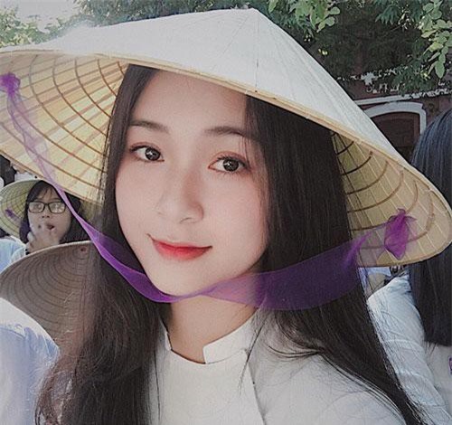 “Thiên thần áo dài trắng” xứ Huế gây thương nhớ dân mạng