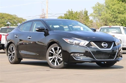 6. Nissan Maxima Platinum 2018.