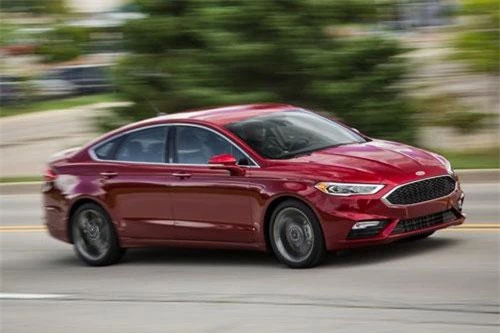 7. Ford Fusion Platinum AWD 2018.