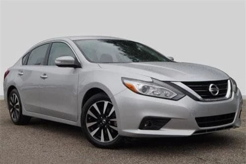 8. Nissan Altima 2.5 SL 2018.