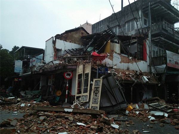 TP.Huế: Sập nhà trong đêm, hai người may mắn thoát chết