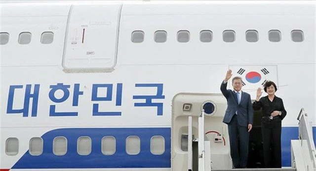  Tổng thống Hàn Quốc Moon Jae-in và phu nhân trong một chuyến công du. Ảnh: Văn phòng Tổng thống Hàn Quốc 