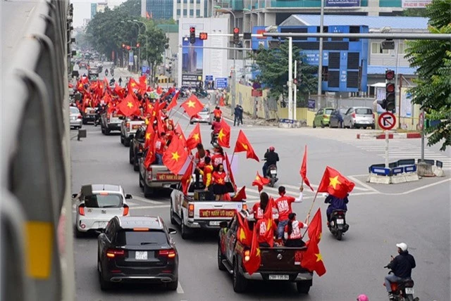 Rợp cờ tổ quốc trên đoạn đường Nguyễn Chí Thanh.