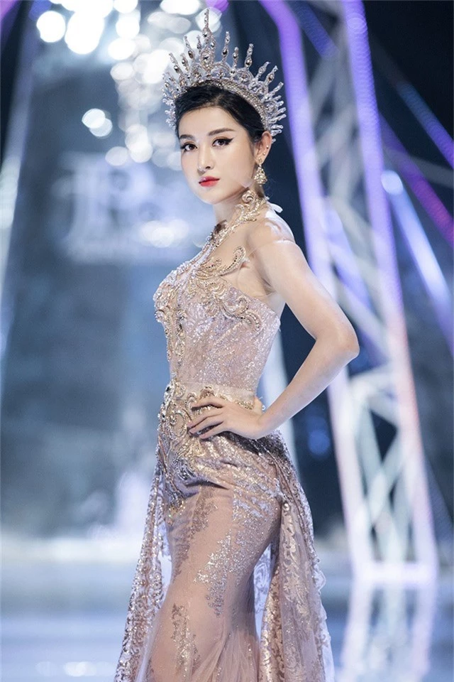 Hoa hậu Tiểu Vy - Đỗ Mỹ Linh giống nhau đến ngỡ ngàng - Ảnh 6.