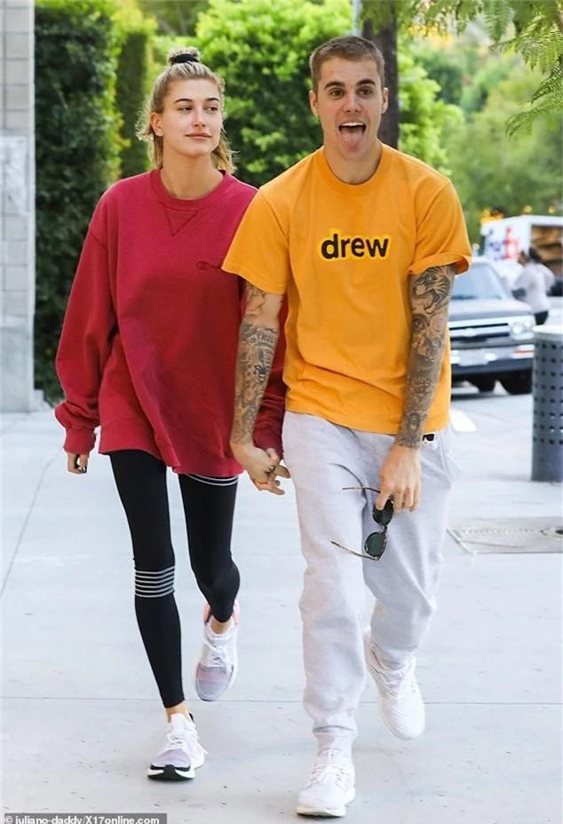  Vợ chồng Justin Bieber và Hailey Baldwin xuất hiện trên đường phố Los Angeles ngày 14/12 vừa qua 