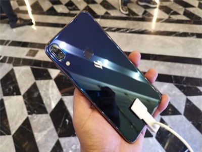 Cận cảnh Active 1+, smartphone có cấu hình khủng nhất của Vsmart