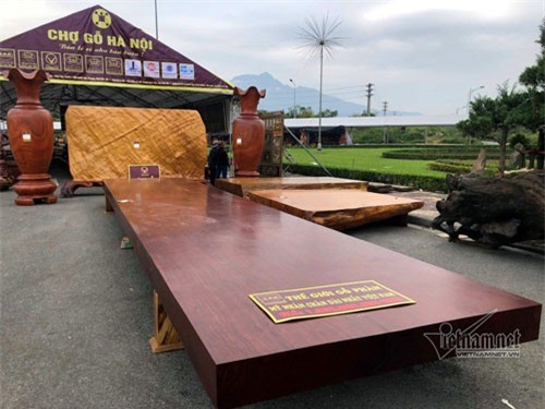 Người dân Thủ đô đổ xô đi xem bộ phản tiền tỷ