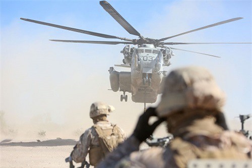 Xem "siêu mã" CH-53E Super Stallion triển khai sức mạnh