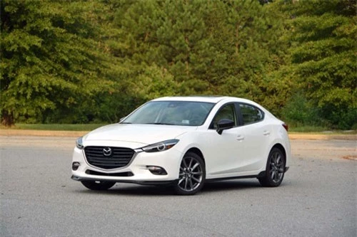 7. Mazda 3 Sedan 2018 (giá khởi điểm: 18.095 USD).