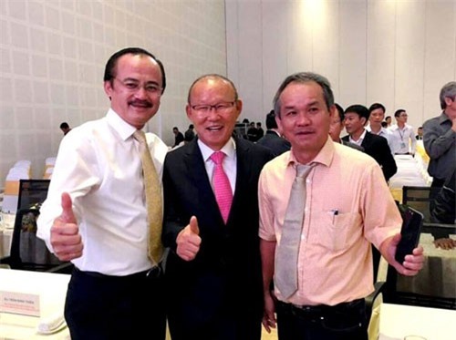 HLV Park Hang-seo tặng 100 ngàn USD phát triển bóng đá Việt Nam và từ thiện