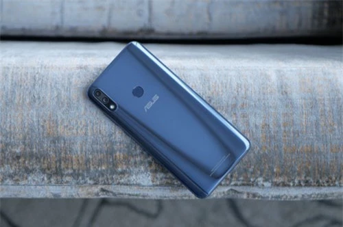 ZenFone Max Pro M2 có tính năng mở khóa màn hình bằng công nghệ nhận diện khuôn mặt.