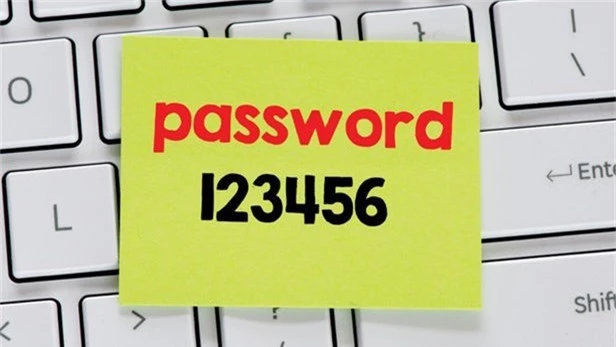 Sử dụng mật khẩu đăng nhập quá đơn giản và dễ đoán có thể khiến tài khoản trực tuyến của người dùng dễ dàng bị hacker xâm nhập