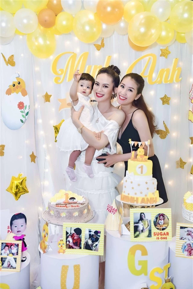 Á hậu Biển 2016 Bảo Như là một trong những người bạn showbiz thân thiết của Sang Lê cũng có mặt chúc mừng gia đình nhỏ.