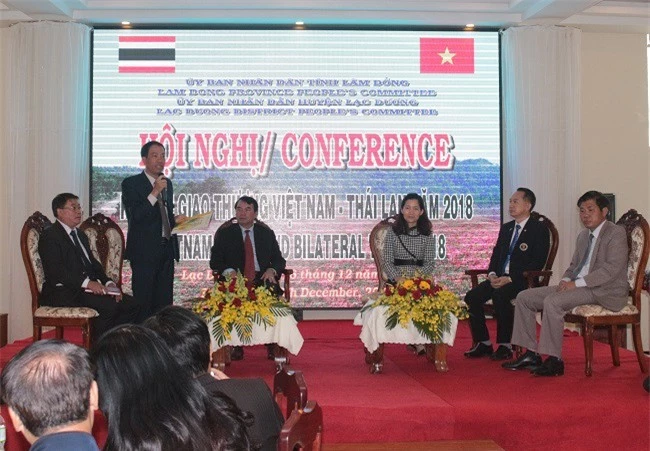 Ông Sử Thanh Hoài, Chủ tịch UBND huyện Lạc Dương phát biểu khai mạc hội nghị