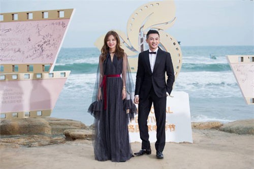 Thảm đỏ LHP Vân Nam: Triệu Vy bùng nổ nhan sắc nữ thần bên Tô Hữu Bằng, Johnny Depp và dàn mỹ nhân đình đám