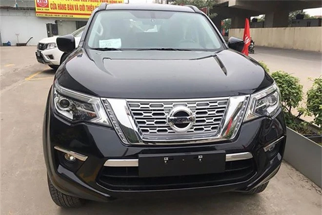 Trước ngày ra mắt, Nissan Terra phiên bản động cơ diesel lộ diện tại Việt Nam. Động cơ diesel xuất hiện trên phiên bản tiêu chuẩn của Nissan Terra, kết hợp hộp số sàn. Hai bản cao hơn dùng động cơ xăng, số tự động. (CHI TIẾT)