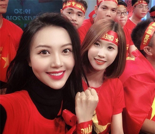 “Hot girl World Cup” Vũ Ngọc Châm "chấm" Quang Hải của trận Chung kết AFF Cup