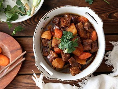Bữa cơm gia đình ngày đông mà có món bò kho thơm nức, đậm đà thì còn gì bằng