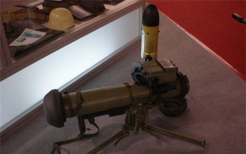 Soi hệ thống vũ khí chống tăng tầm ngắn Bumbar tiêu hủy mục tiêu