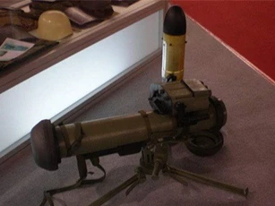 Soi hệ thống vũ khí chống tăng tầm ngắn Bumbar tiêu hủy mục tiêu